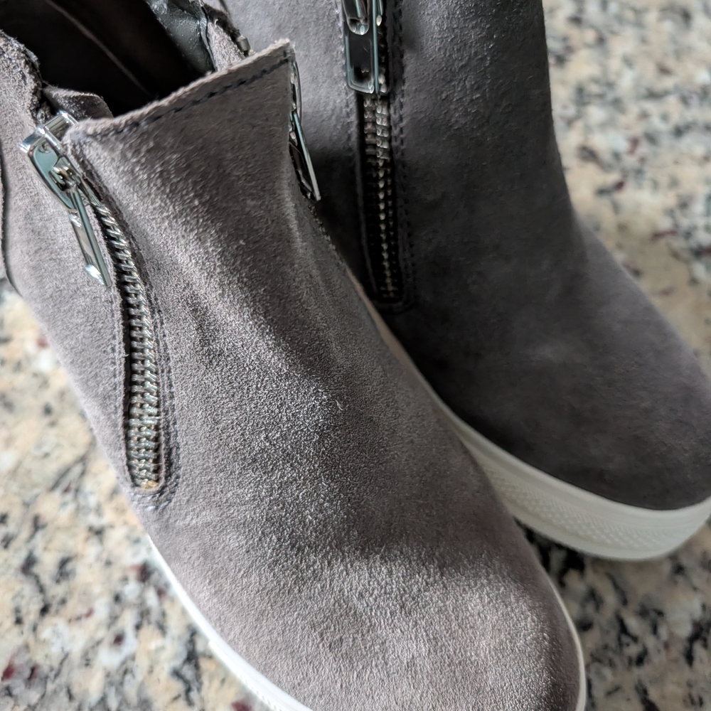 Steve Madden Gray Suede Ankle Booties